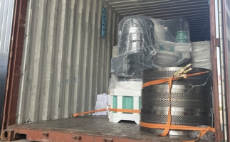 2套160kw鋸末顆粒機(jī)發(fā)往東南亞，生產(chǎn)線已裝車，準(zhǔn)備發(fā)貨